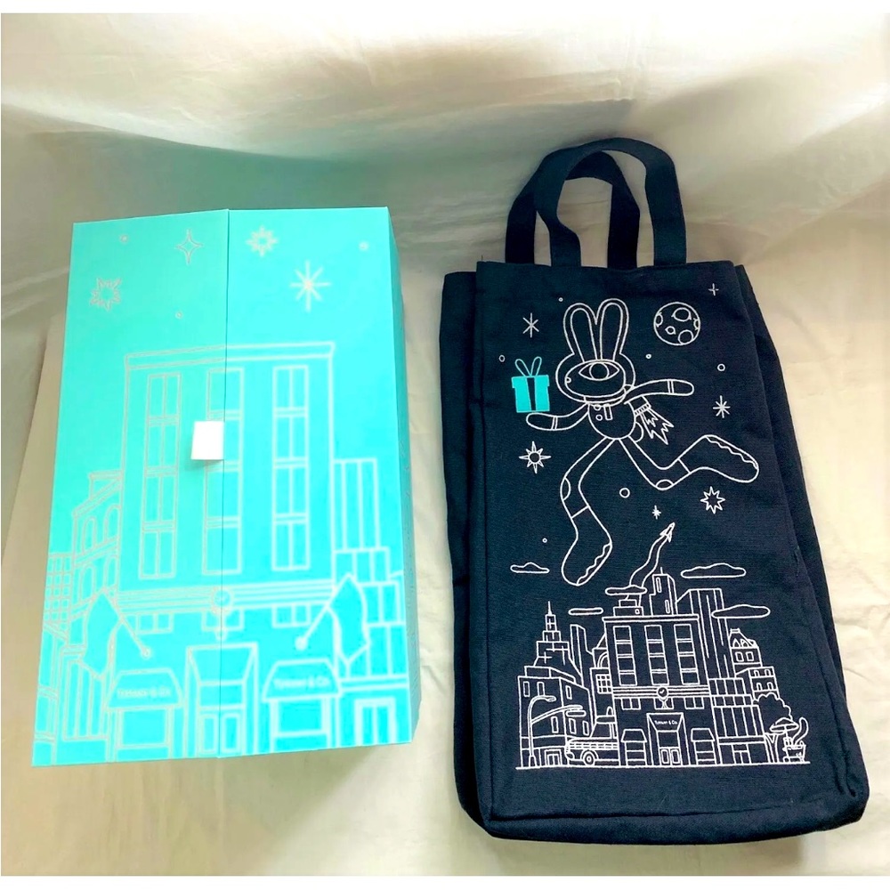 Tiffany & Co. 2021 Rocket Mooncake Box and Tote - VIP ONLY item RARE